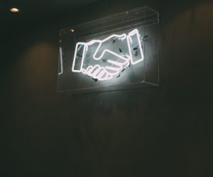 charlesdeluvio-AT5vuPoi8vc-unsplash